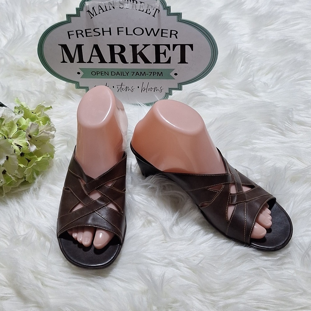 Clarks brown leather sandles,  7M